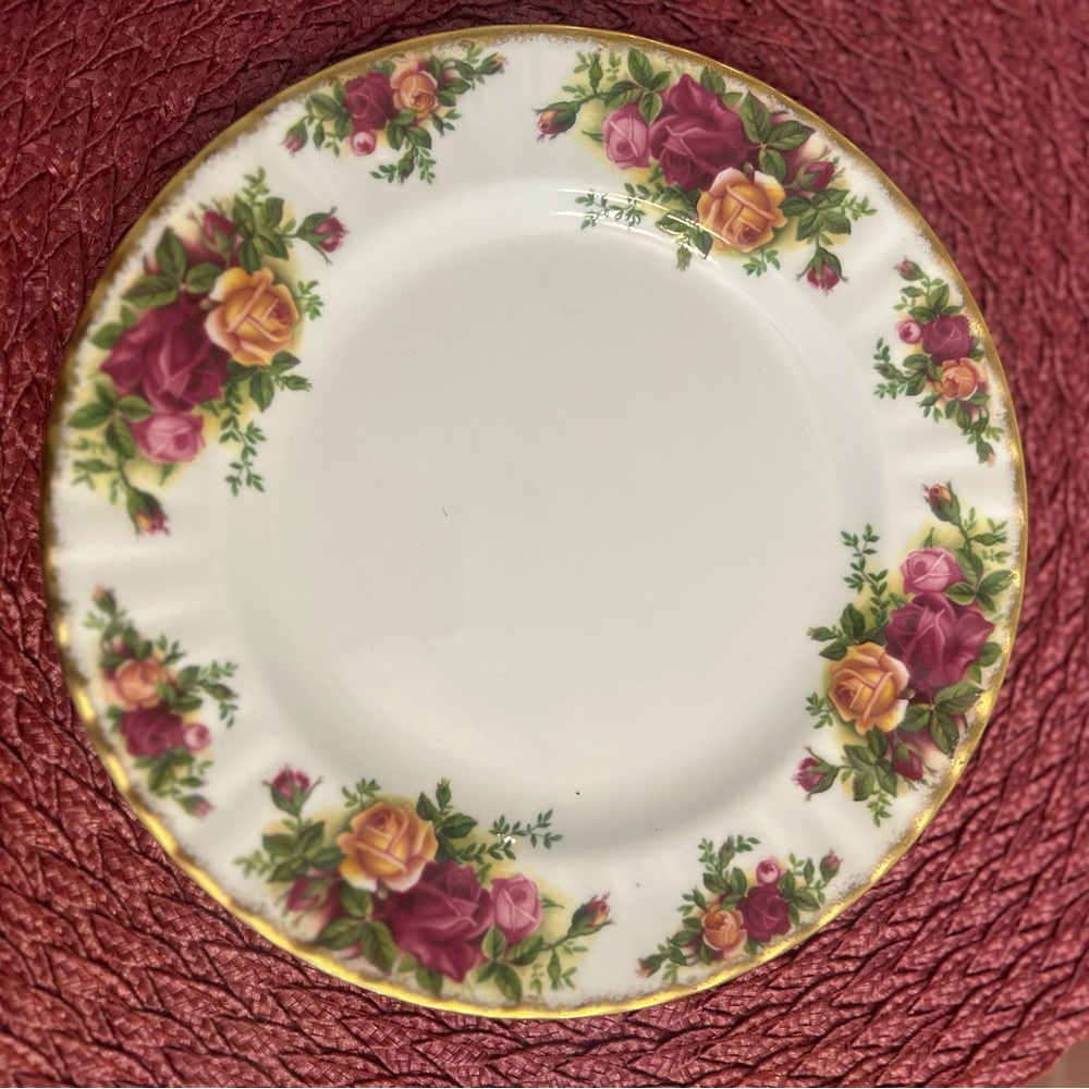 Royal Albert Old Country Roses side plate. Bone china, elegant floral, EUC